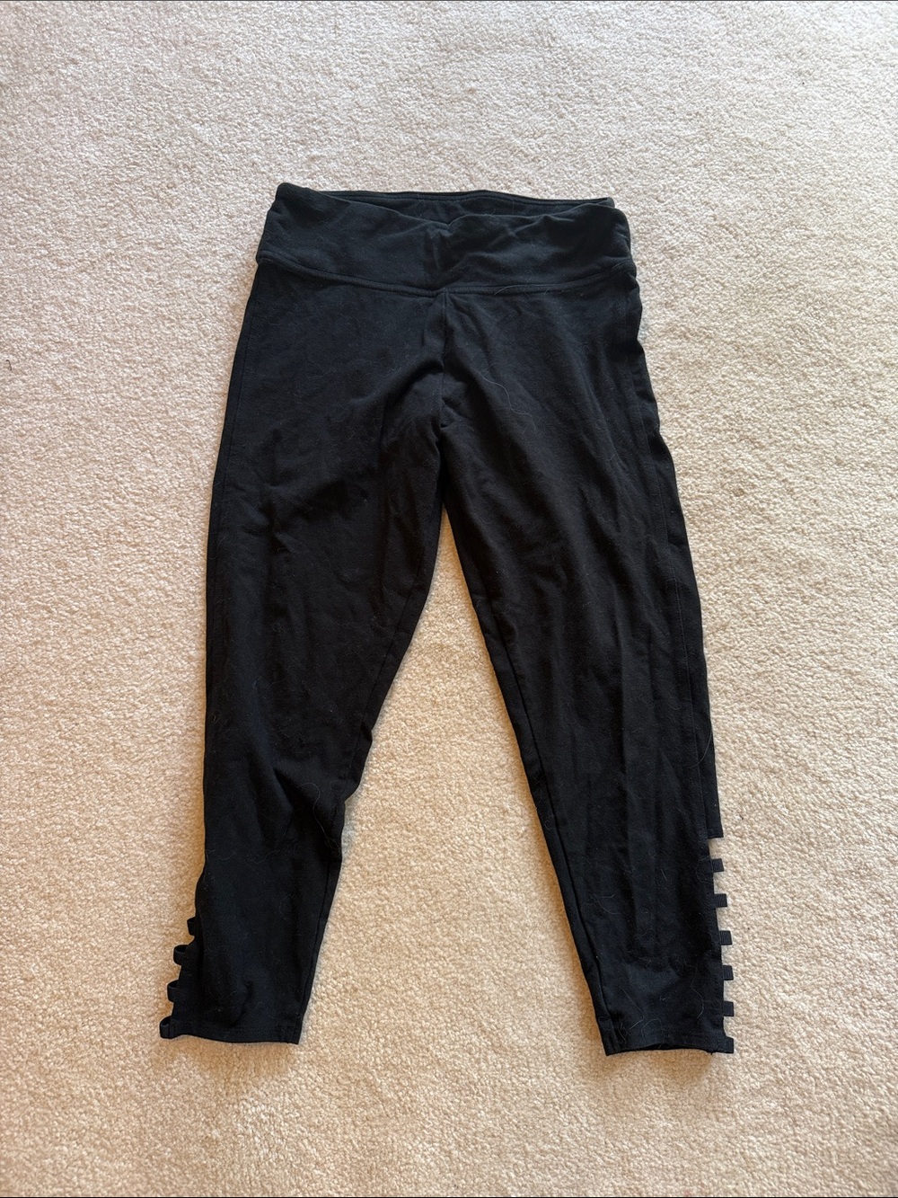 VS Sport Capri Legging with Cutout Leg - Medium